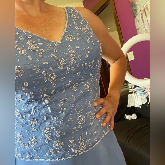Periwinkle gown with beaded bodice - Picture 11 of 15